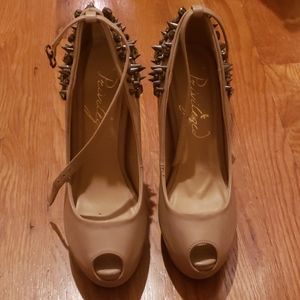 Arrow Spike heels by Privileged